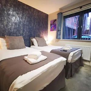 belfast-central-2-bedroom-luxurious-modern-stay.belfasthotelsireland.com/